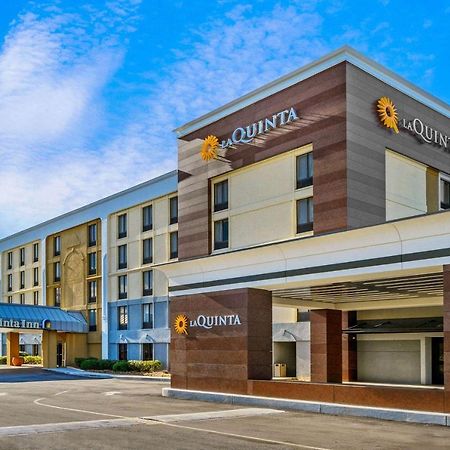 La Quinta Inn By Wyndham Columbia Se Fort Jackson Exterior photo