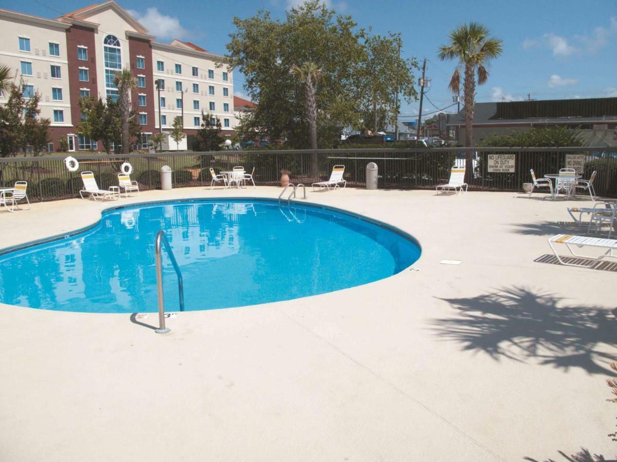 La Quinta Inn By Wyndham Columbia Se Fort Jackson Exterior photo