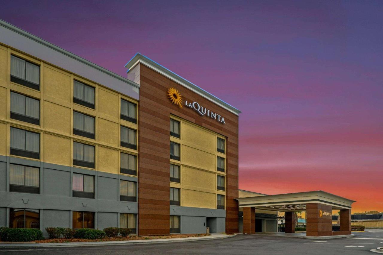 La Quinta Inn By Wyndham Columbia Se Fort Jackson Exterior photo